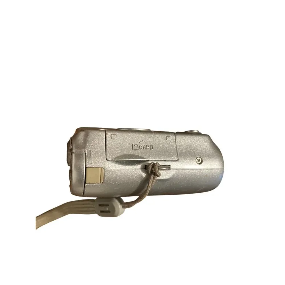 Nikon COOLPIX L3 5.1MP Digital Camera - Silver Repair or PARTS ONLY